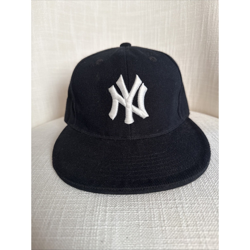 Vintage New York Yankees MLB KBEthos‎ Size 6-7/8 Baseball Hat Black w/ Sticker